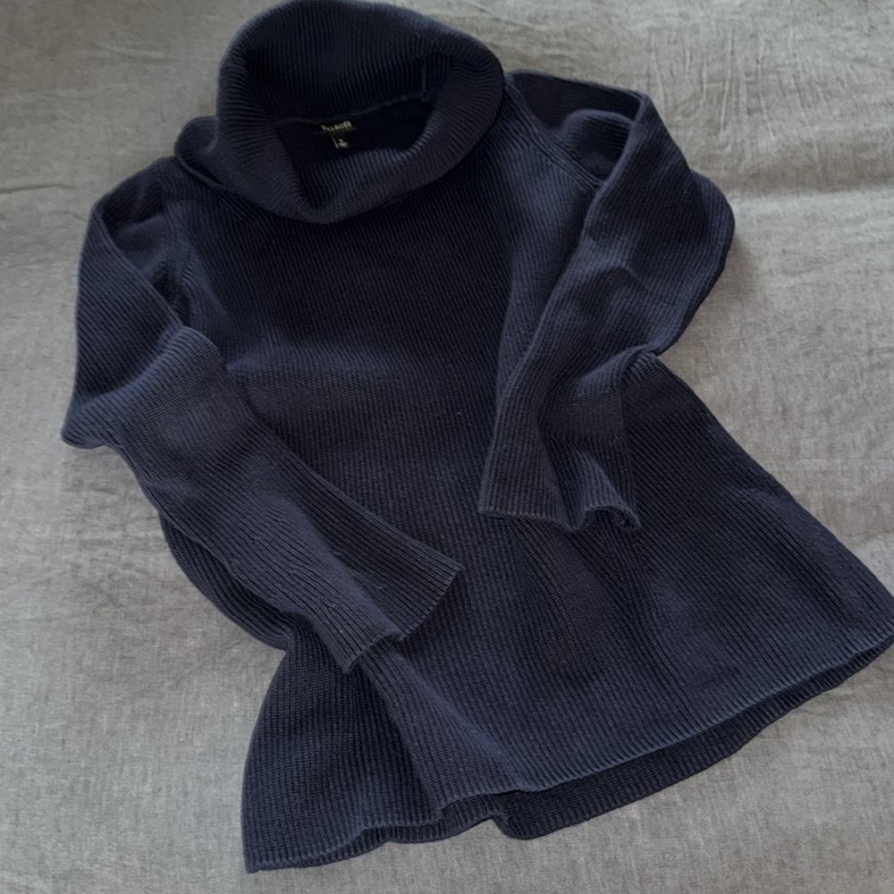 Navy Blue Shaker Knit Sweater w fluted sleeve.